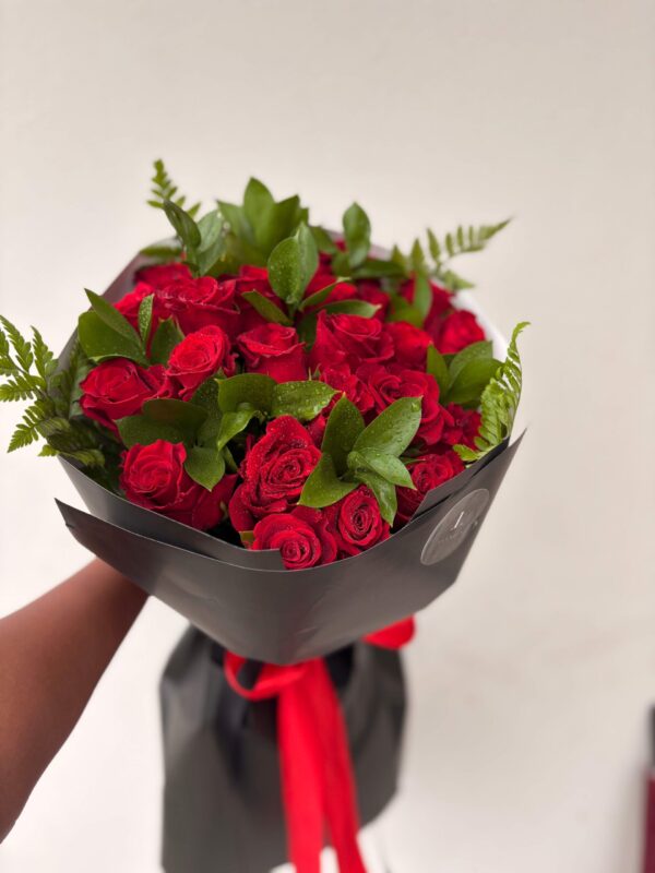 Red Roses bouquet - Image 2