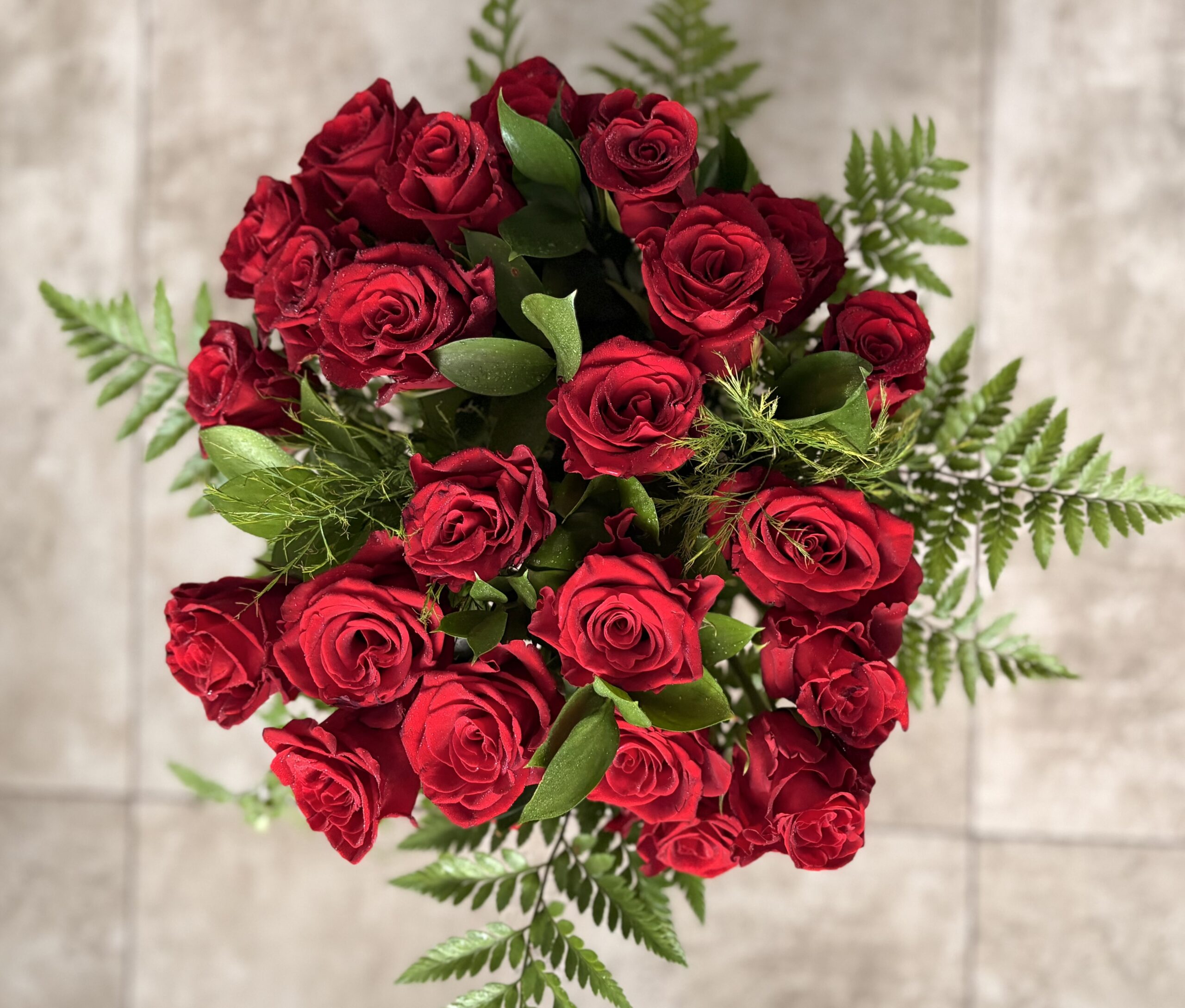 Red Roses In Vase - Image 2